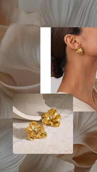 Image 2 of Island Flower 🌺 Earrings 18k