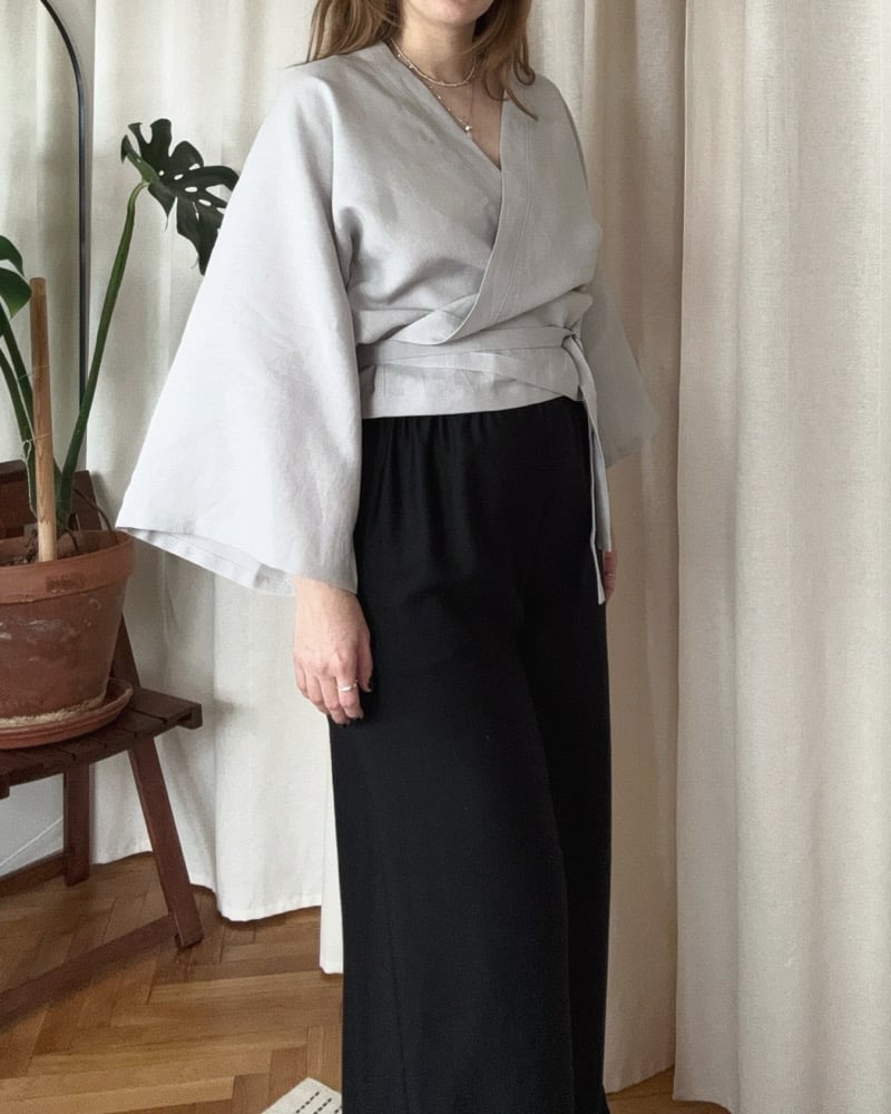 Image of n a n o v o  kimono wrap top 001 / 100% ľan / LIMITED ONE PIECE ONLY