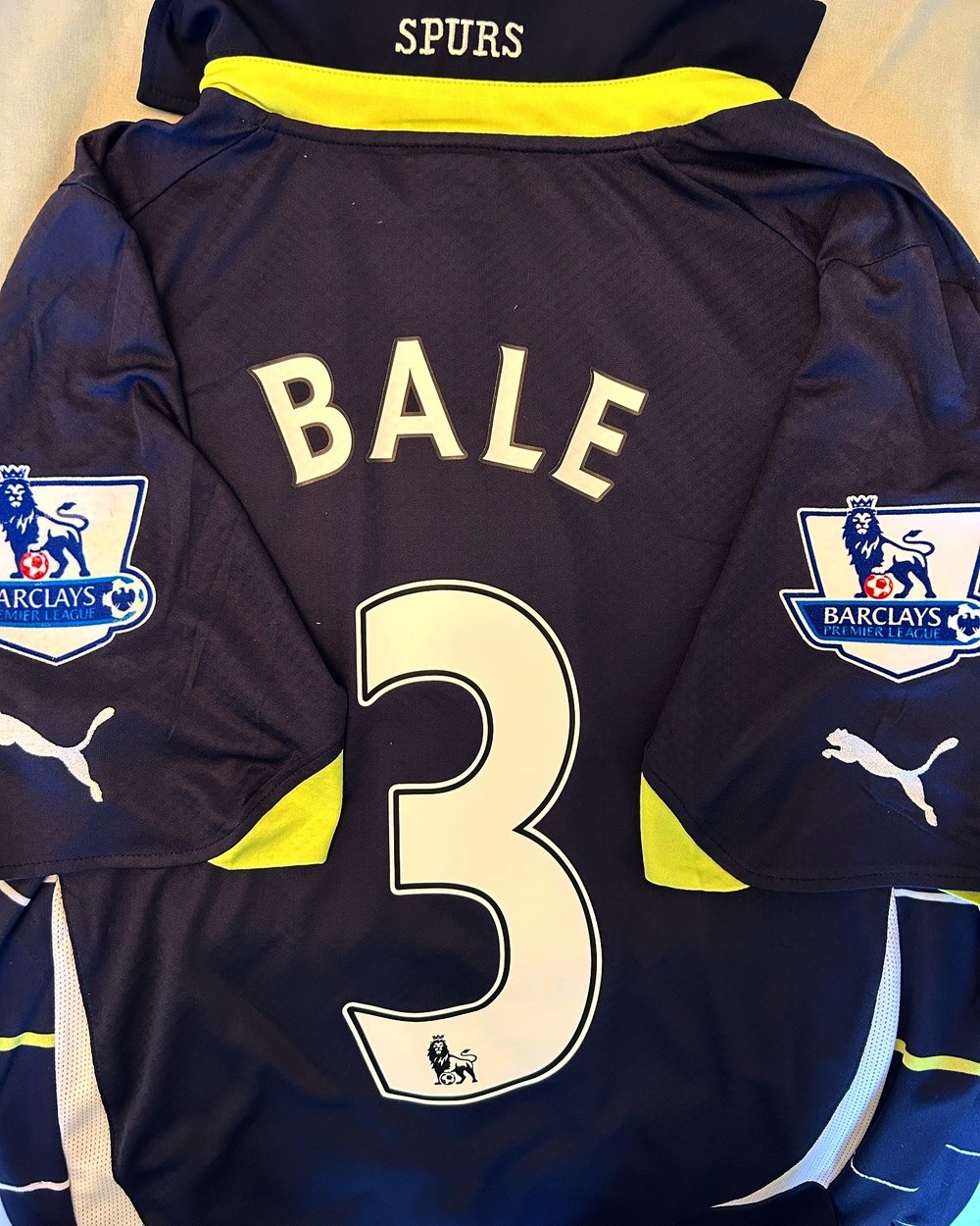 Image of Tottenham Hotspur “BALE 3” 2010/11 Third Shirt + PL patches (M)