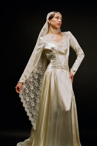 Image 2 of 1940s Satin Art Deco