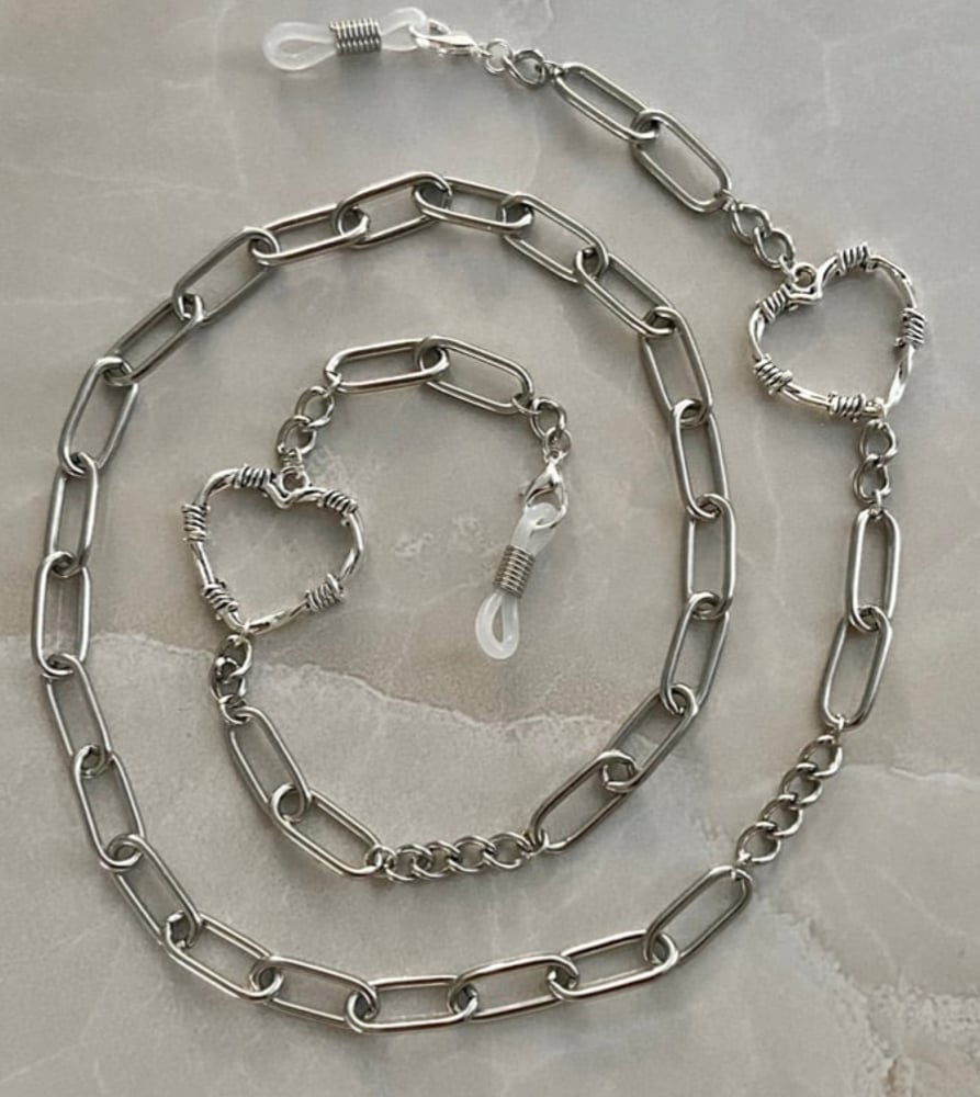 Image of silver barbed wire hearts (big)