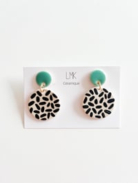 Paire de boucles d’oreilles céramique BOURRACHES lagon foncé 