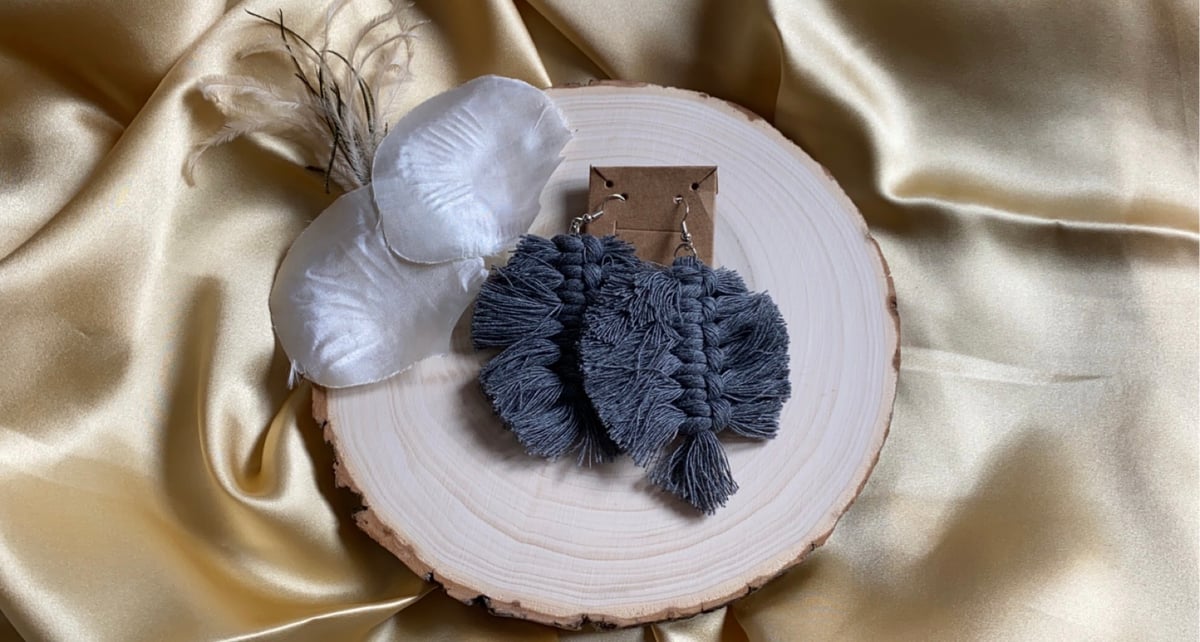 Image of Leaf Macramé Earrings: Grey