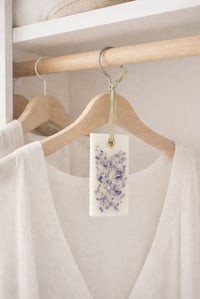 Hanging wax melt air freshener 