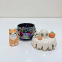 Image 6 of Glow in dark orange cat in witch brew cauldron ceramic keepsake (rainbow effect)