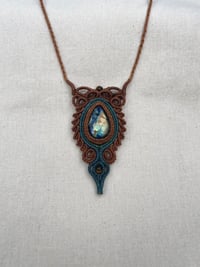 Macrame necklace with labradorite stone 