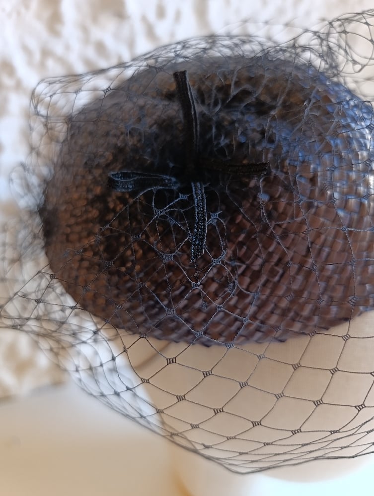 Image of Cappellino fascinator nero con veletta 
