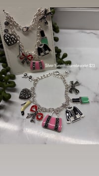 Silver yummm charmbracelet 