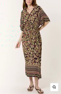 BLACK VIBRANT PAISLEY PRINT SHIRRED MIDI DRESS