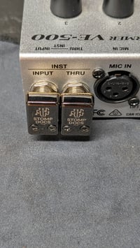 Image 2 of StompDocs Tiny Gold 1/4″ TS right angled connector by Eminence