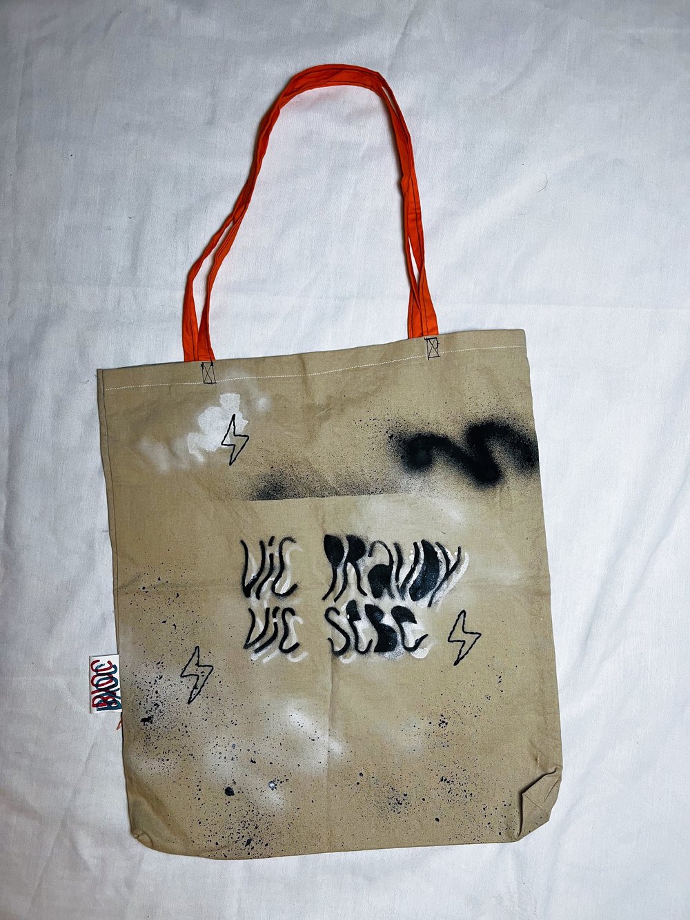 Image of spraypainted TOTEBAGS