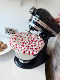 Image 1 of Large bowl & KitchenAid cover - strawberry