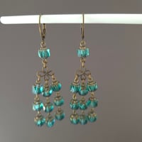 Image 3 of Boucles d'oreilles pendantes bleu paon en verre de bohème