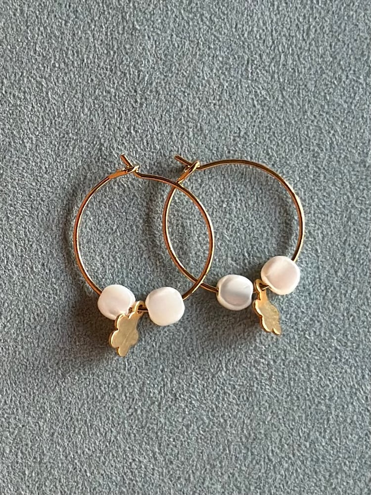 Image of Earrings with flower and mother of pearl 