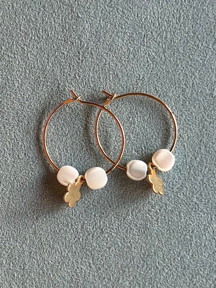Image of Earrings with flower and mother of pearl