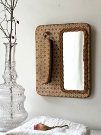 Image 1 of Ancien miroir de courtoisie avec brosse