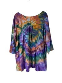 Image 4 of S 100% Cotton Forager Top in Earthy Spiral Rainbow Ice Dye
