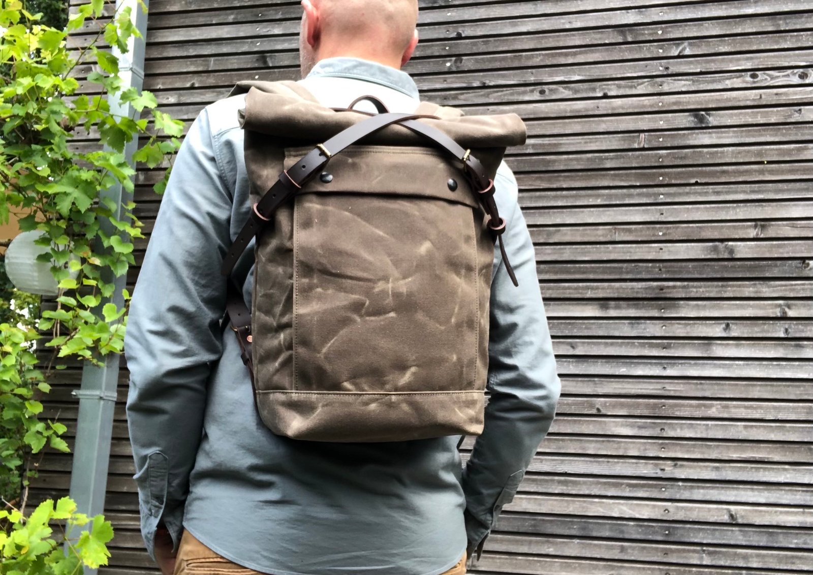 Field tan backpack medium size rucksack in waxed canvas with volume front pocket and double layered