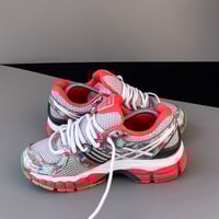 Image 4 of size: us8.5 uk6 eu40 cm25.5