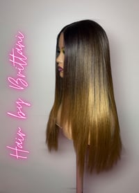 Image 4 of * Synthetic * Ombré  5x5 GLUELESS MIDDLE PART UNIT 20”