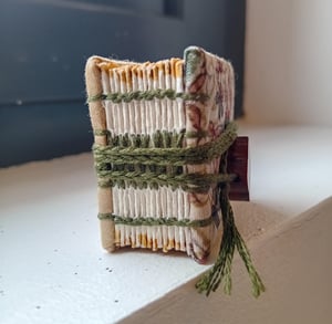 PACO — mini livre —soie et or