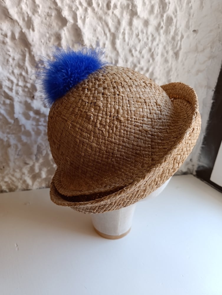 Image of Cappello in rafia pon-pon blu