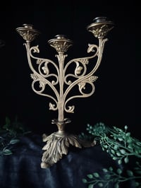 Image 6 of Paire de deux magnifiques candélabres d’eglise à trois feux, en laiton, fin XIXeme siècle