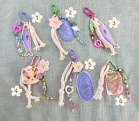 Image 2 of Porte-clé / Charms