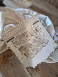 Image 3 of Le corbeau en plâtre 