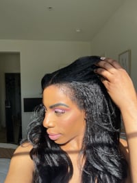 Image 4 of 20 inch KINKY STRAIGHT 360 LACE WIG with 4c KINKY EDGES