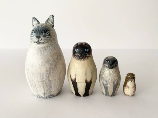 At52 Set of stacking cats - 3 Siamese cats and 1 mouse 
