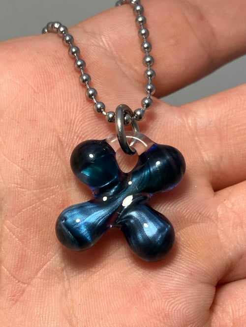 Image of metallic blue clover