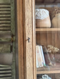 Image 6 of La vitrine en chêne 
