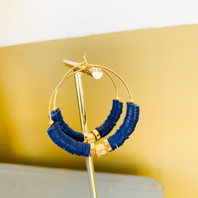 ELLIE | Créoles acier inoxydable doré et perles plates heishi