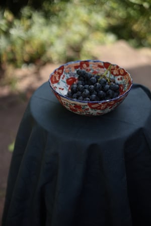 Image of Mittelgrosse Schale, rot-blau, chinesisch (?) handbemalt