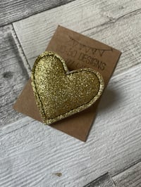 Image 3 of Glittery Heart brooch