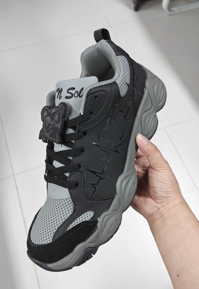 Heart N Sole “BlackOut” Runner 