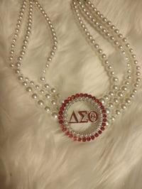 Image 3 of RED AND WHITE PEARL SET