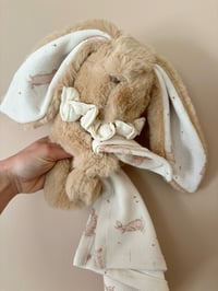 Image 3 of DOUDOU MOTIF LAPIN DES PRAIRIES 