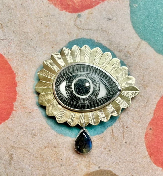 EYE WITH CENTRAL TEARDROP 