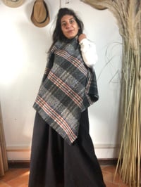 Image 5 of PONCHO LANA