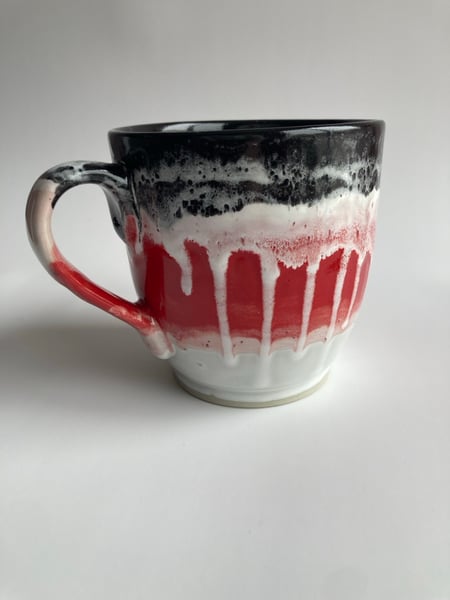 Image of Round Mug Black Red Pink 