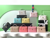 Image 1 of CC Top Handle Heart Logo