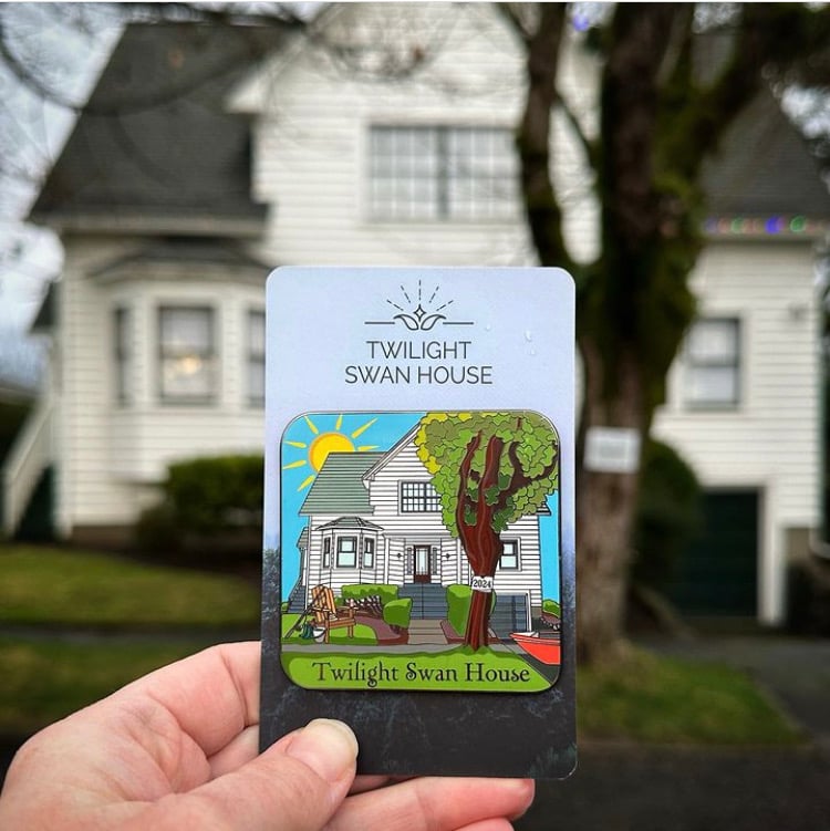 2024 Twilight Swan House | FANDOMONIUM