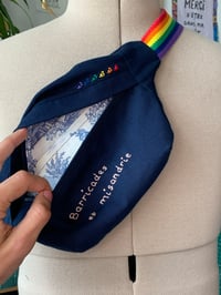 Image 4 of Banane rainbow - Barricades et misandrie