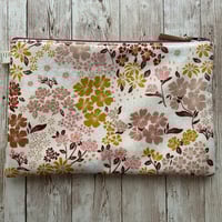 Image 3 of "Garden Party" Large Quilted Hearts Zipper Bag