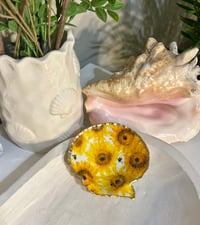 Image 1 of Scallop Trinket Dish SD103