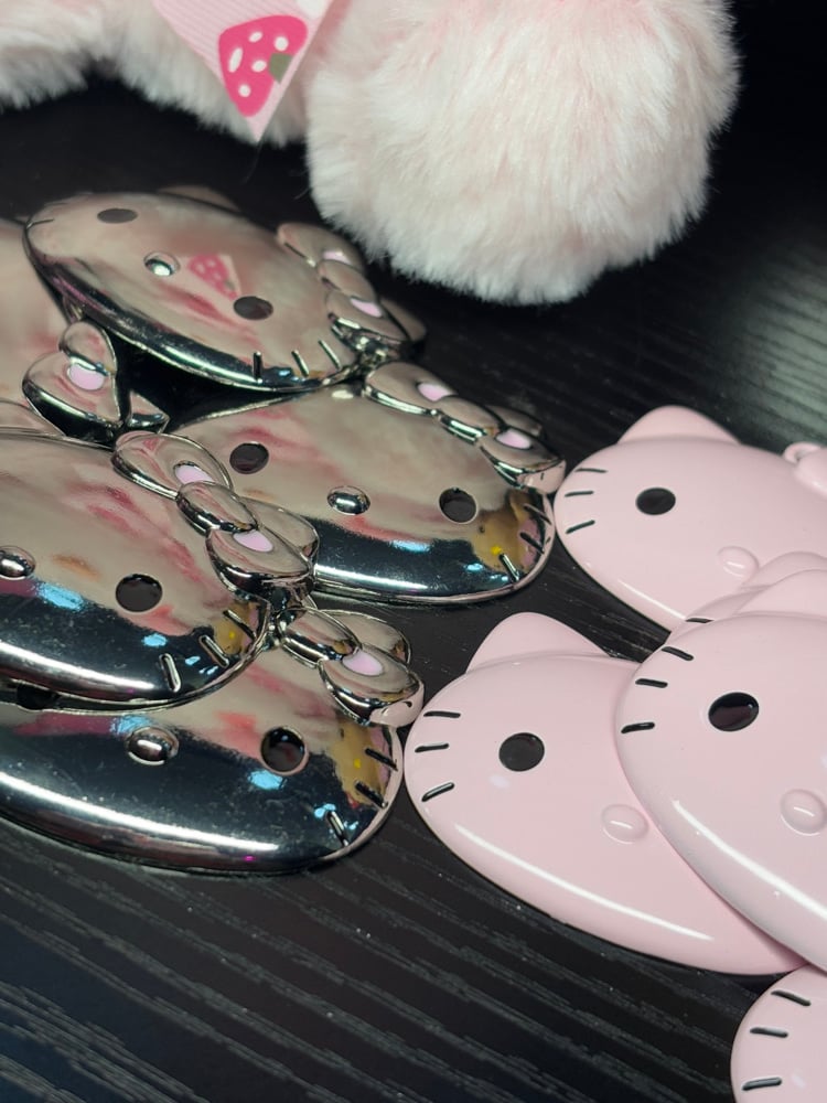 Image of large HK heads