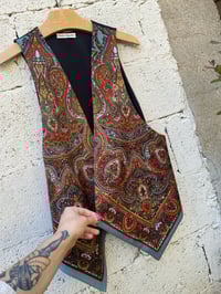 Image 3 of Chaleco feito a man. FOLIADA 127. Talla L