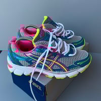 Image 1 of size: us7.5 uk5.5 eu39 cm24.5